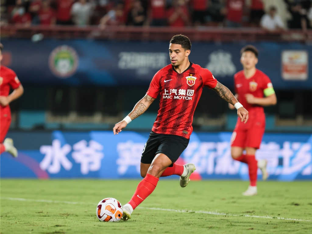 国足错失良机？奥斯卡首秀惊艳2球+复刻水爷经典